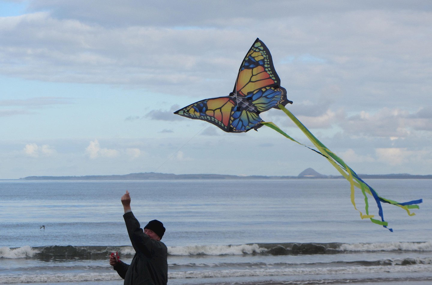 Man with kite on Portobello beach