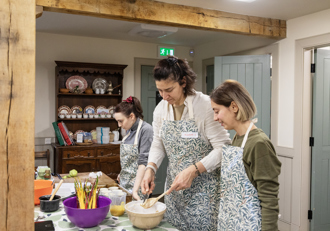 girls cooking